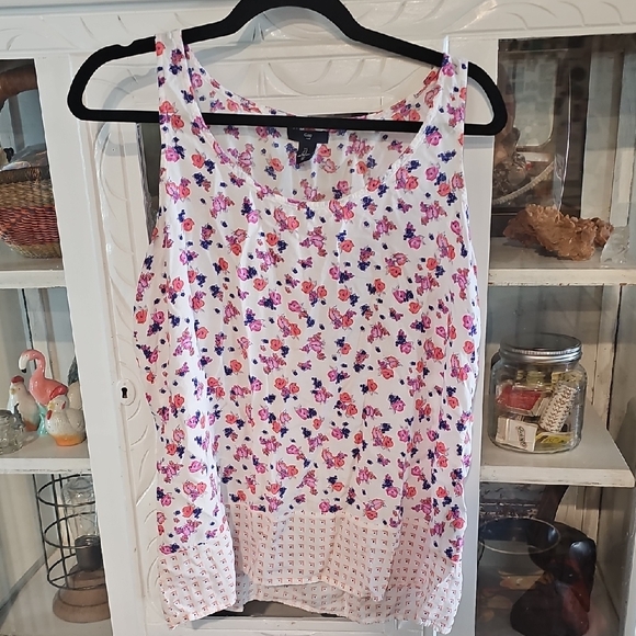 GAP Tops - GAP White Floral Tank Top